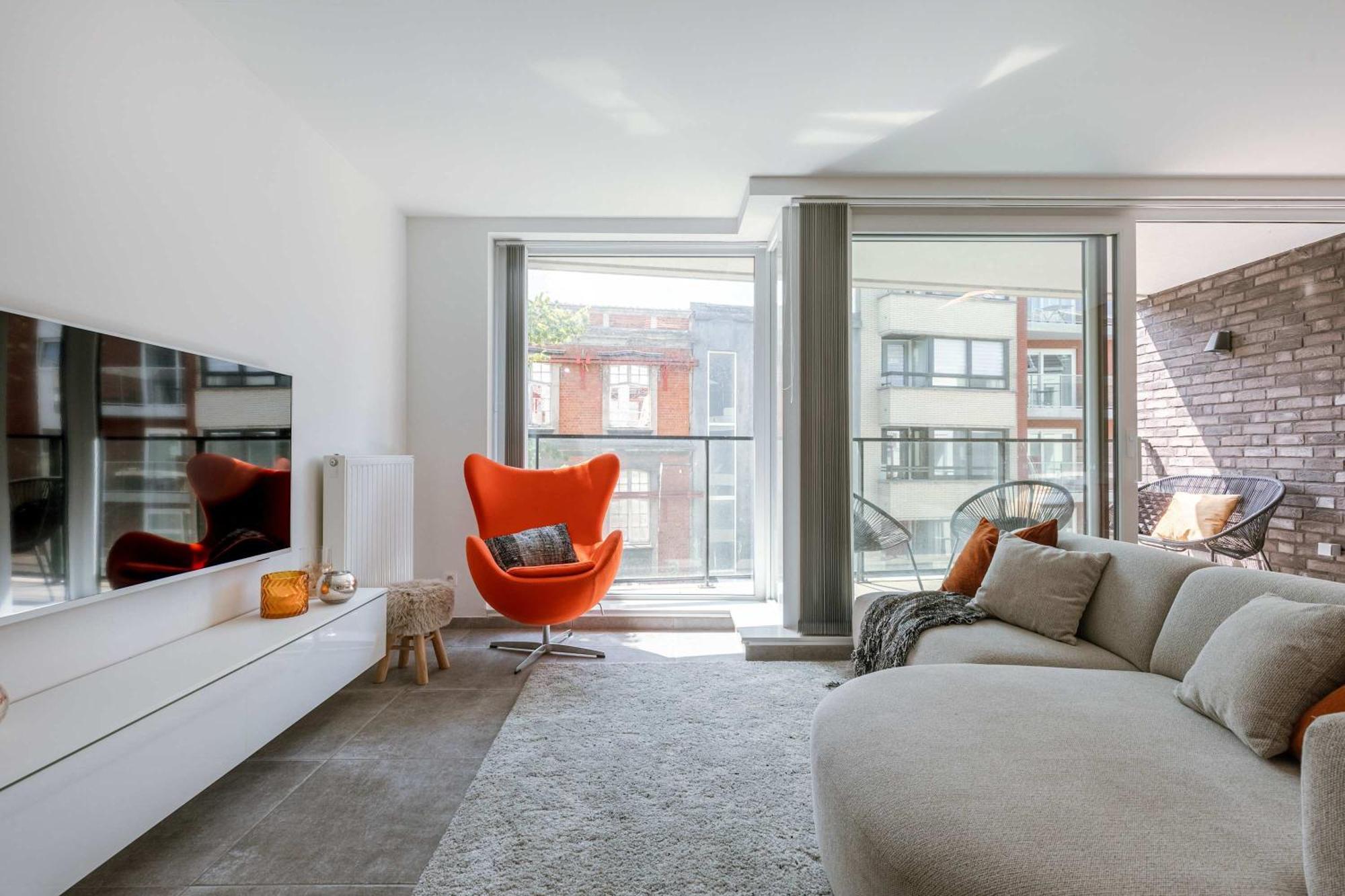 Huswell - Modern With Sunny Terrace In *