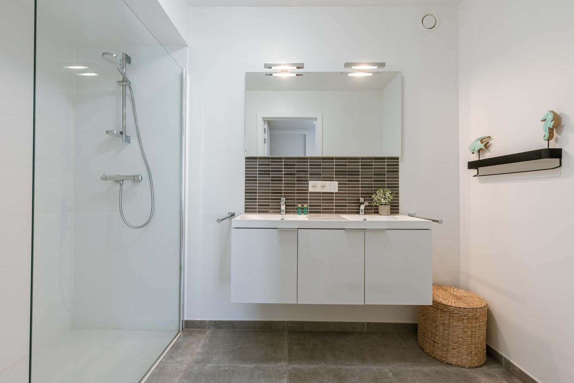 Huswell - Modern With Sunny Terrace In Apartamento *